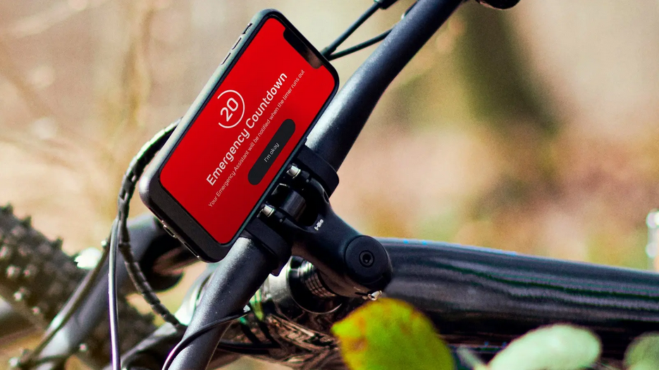 Following a crash, the COBI.Bike app triggers a 30-second countdown. If there is no reaction during this time, the Help Connect call center is notified and attempts are made to reach the e-bike rider by phone. 